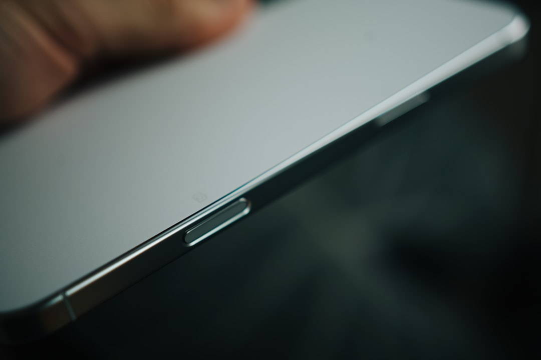 Screen Resolution Spoofing: A Privacy Tool for Crypto Users