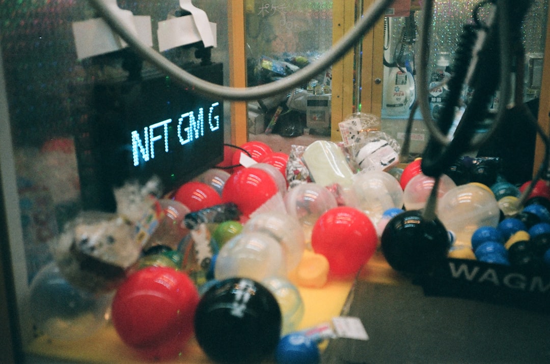 Tracking the Origin of NFTs: Ensuring Authenticity and Privacy in the Digital Art World